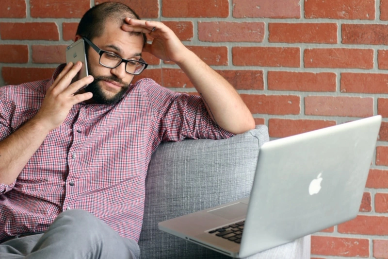 Man on handphone